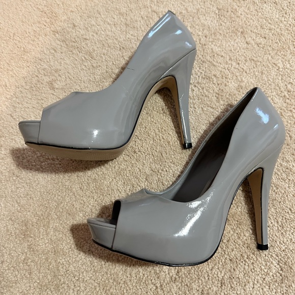 Jessica Simpson, grey open toe platform heels, size 7.5M - Picture 3 of 7